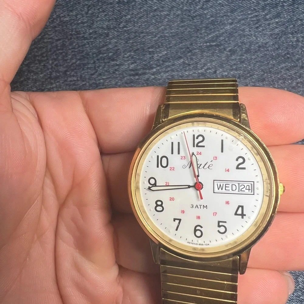 Classic Naté Gold Women's Watch with White Dial - Picture 2 of 5